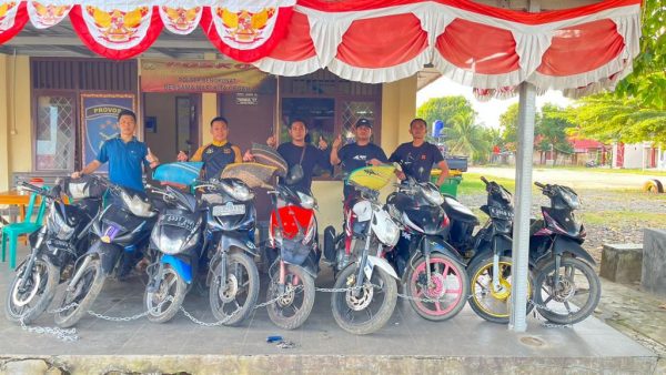 Digrebek Polsek Bengkunat Pelaku Sabung Ayam Tinggalkan Sepeda Motor