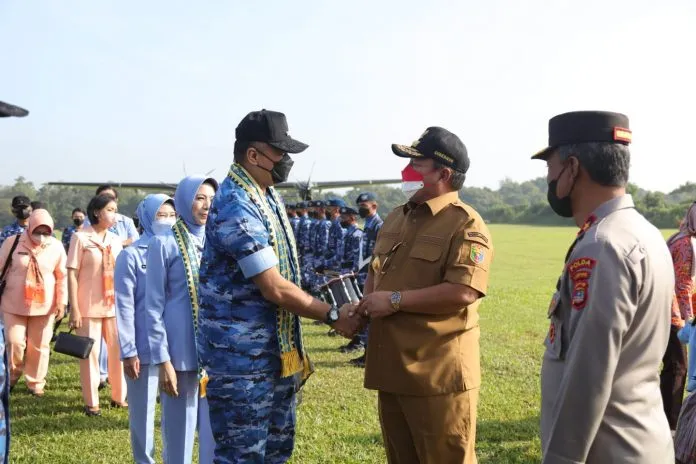 Gubernur Arinal dan Danlanud Letkol Nav Yohanas Ridwan Dampingi Kasau Marsekal TNI Fadjar Prasetyo Saksikan Latihan tempur Jalak Sakti