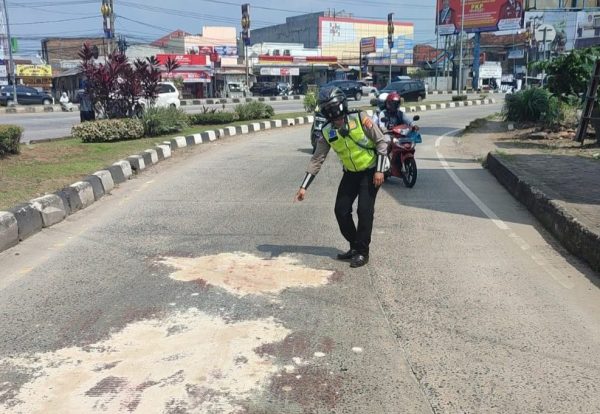 Truks Tangki Pertamina Gilas Mahasiswa di Bundaran Tugu Raden Intan