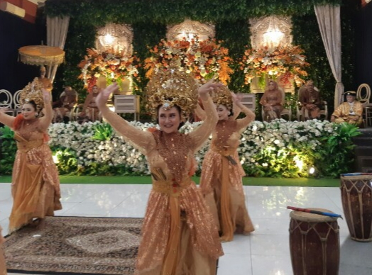 Sanggar Kencana Arum Tampilkan Tari Rampak Kendang di Gedung Senbik Bandung