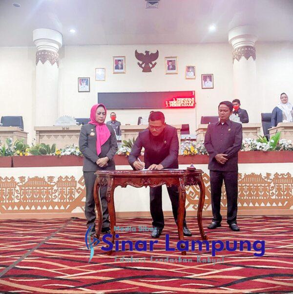 Winarti Hadiri Paripurna DPRD Tulang Bawang