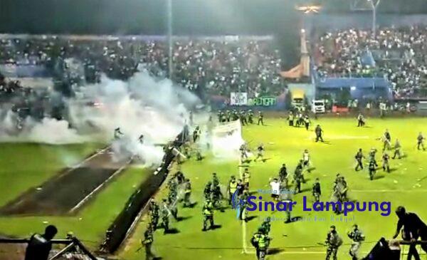 Penggunaan Gas Air Mata Dalam Stadion Melanggar Aturan FIFA