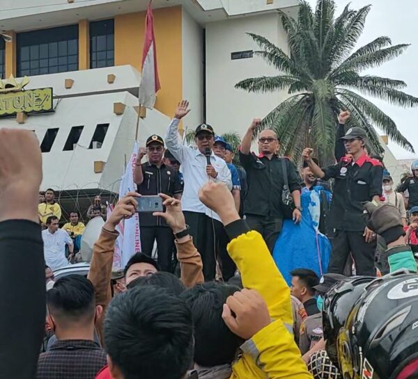 Ketua DPRD Lampung Terima Pengunjuk Rasa “Gedor 809 Lampung”