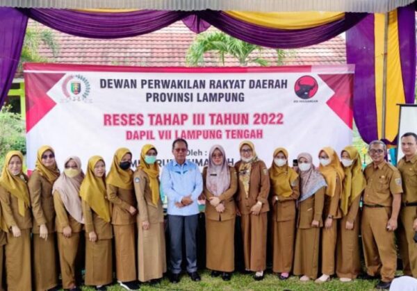 Ketua DPRD Lampung Reses di SMAN 1 Way Pengubuan