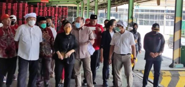 Migrum Gumay Dampingi Puan Maharani Lakukan Pelepasan Ekspor Nanas di GGP