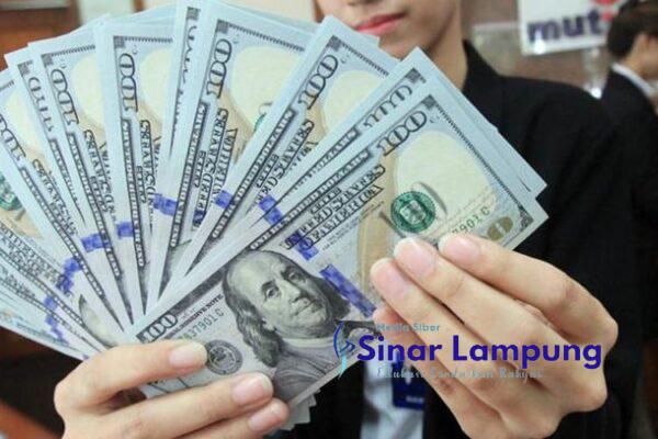 Rupiah Terus Anjlok Menuju Rp16.000 Per Dolar US