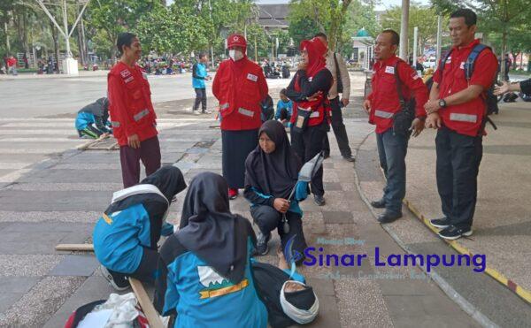 PMI Beri Pelatihan Relawan PMR Tentang Tata Cara Pertolongan Korban Kecelakaan dan Bencana