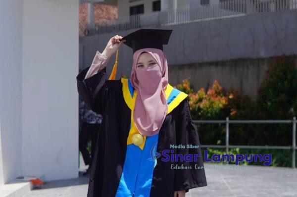 Meiza Penderita Difabel Yang Nekad Kuliah di UNISBA Demi Cita-cita