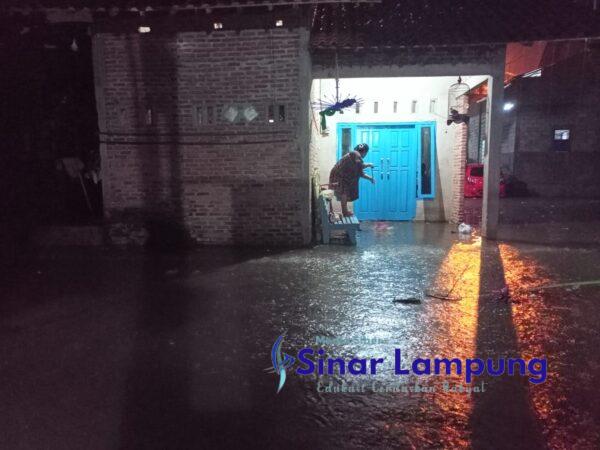 Rumah Warga Yosorejo kebanjiran Lagi Program Pengentasan Banjir Walkot Metro Dianggap Iming-iming