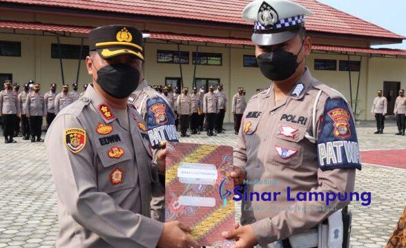 Tangkap Pejahat Jalanan Aipda Jayamudin dan Bripka Julius Ferdinasyah Dapat Reward Kapolres