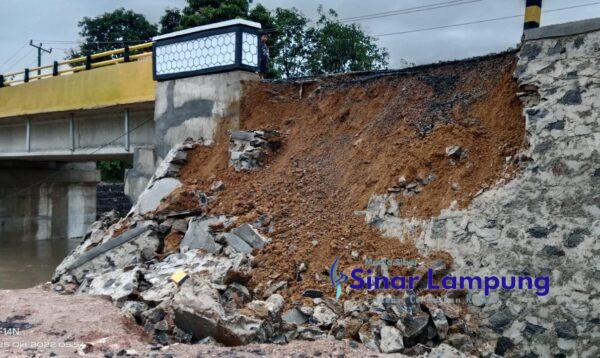 Asal Jadi Proyek Jembatan Way Billu Jalan Provinsi BMBK Provinsi Lampung Rp5 Miliar di Buyut Sudah Ambrol
