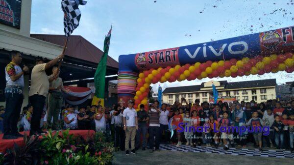 Gubernur Arinal Lepas Jalan Sehat HUT Korps Brimob Polri ke-77