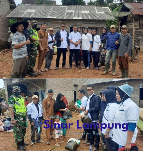 Zulki Qurniawan Berikan Bantuan Kepada Warga Gunungtiga Terdampak Banjir