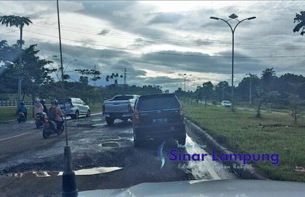 Ribuan Pengedara Keluhkan Jalan Rusak Jalur Dua Depan Itera BMBK Usulkan Rp13 Miliar Untuk Rigid Jalan Tahun 2023