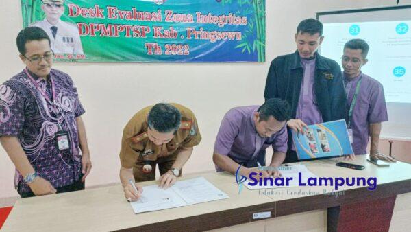 DPMPTSP Dengan Universitas Aisyah Pringsewu Tanda Tangani Perjanjian Kerjasama