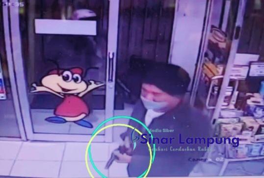 Perampok Bersenjata Api Santroni Indomart Hajimena Natar Uang Tunai Kasir Rp10 Juta Raib