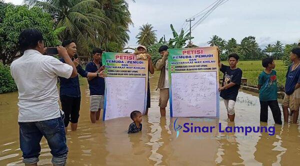 Merasa di Anak Tirikan Pemuda-Pemudi Way Khilau Lakukan Aksi Petisi