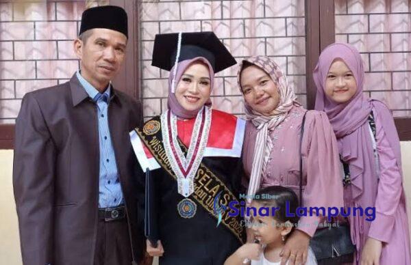 Yuria Yusela Raih Predikat Teladan Umum Terbaik Pada Wisuda Angkatan II UMKO