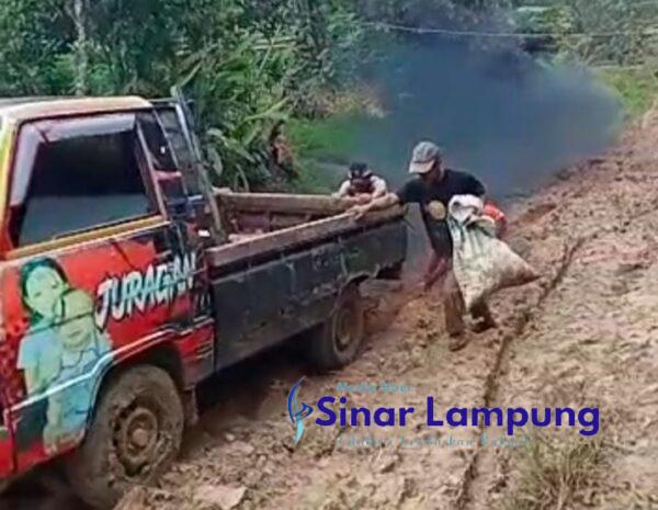 Miris, Jalur Penghubung Milik Kabupaten Pandeglang Masih Tanah Tak Tersentuh Pembangunan