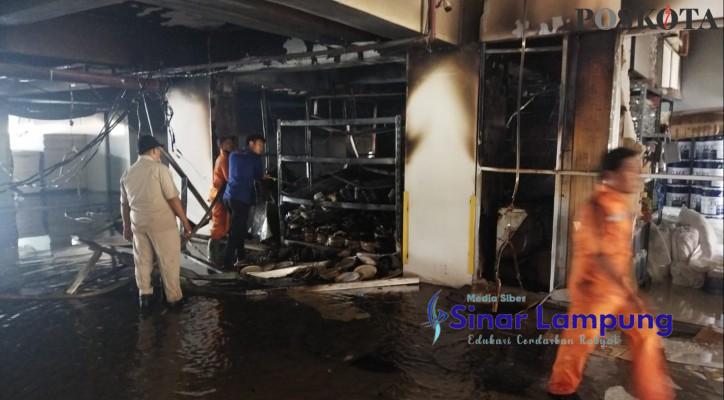 Basemant Logistik Lampung City Mall Yossudarso Terbakar