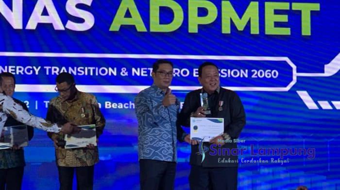 Gubernur Lampung Terima Penghargaan Pada Event ADPMET Word 2022 di Bali