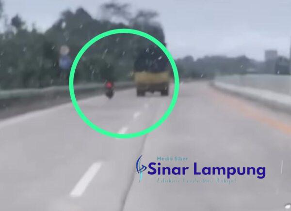 Nekad Terobos Tol Pengendara Vario Ditindak Petugas Patroli Hutama Karya