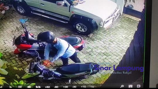 Maling Gondol Beat Terekam CCTV di Kemiling