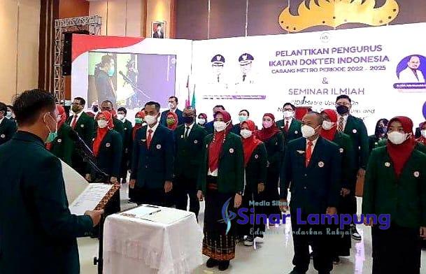 Dilantik Jadi Ketua IDI Kota Metro dr Trestyawati Siap Perkuat Tenaga Kesehatan