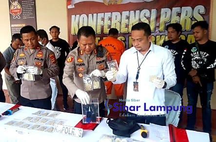Polres Mesuji Amankan 1000 Butir Pil Ekstasi Stok Malam Tahun Baru Disuplay Dari Sungai Ceper