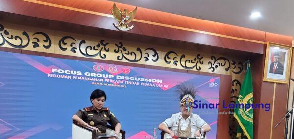 Wakajati Lampung Sampaikan Konsep Penguatan Nilai Kearifan Lokal Penanganan Pidana di Papua
