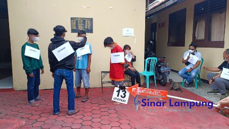 Pria Bertato Yang Tewas Dengan Pisau Tertancap di Mata Itu Pelaku Pencurian, Polsek TBS Rekontruksi 20 Adegan