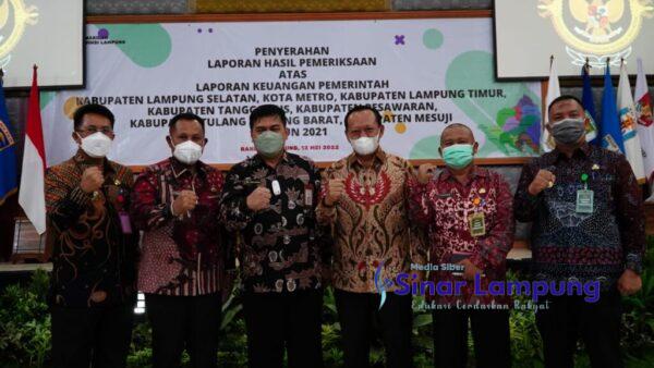Hendry Rosyadi bersama Bupati Lampung Selatan H. Nanang Ermanto Hadiri Penyerahan LHP BPK