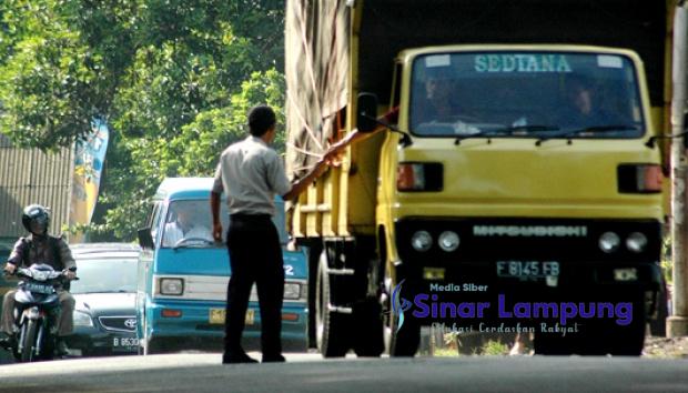 Pungli Sopir Truk Polisi OTT Belasan Pegawai Dishub