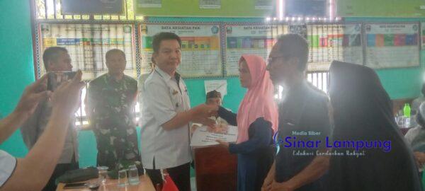 Pemerintah Pekon Way Batang Salurkan BLT-DD Kepada 83 KPM