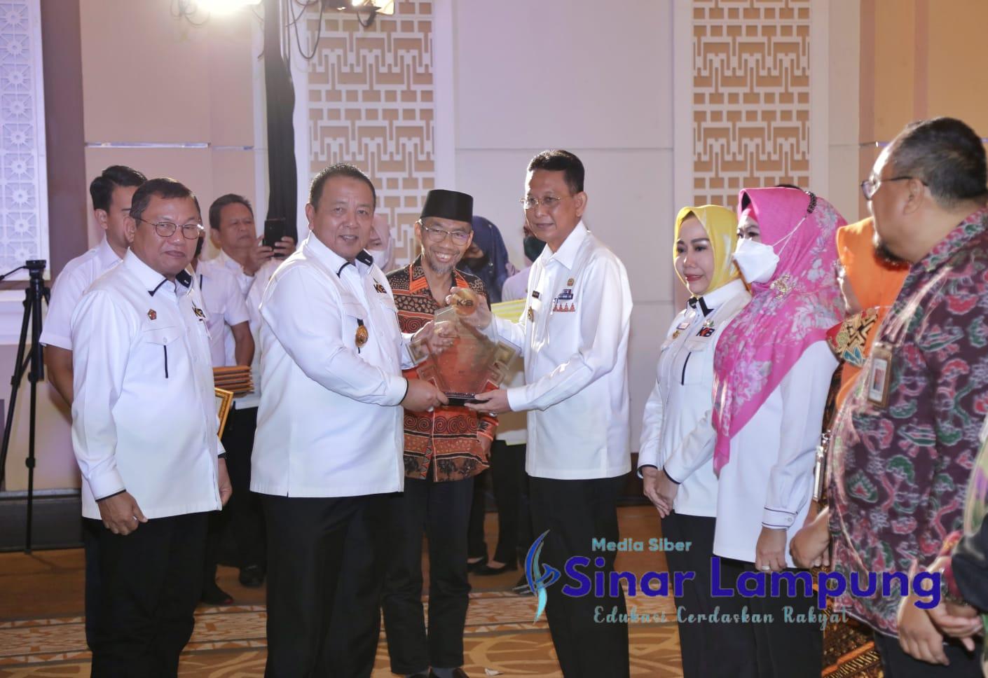 Terbaik Dalam Implementasi Kartu Petani Berjaya, Pringsewu Raih KPB Award 2022
