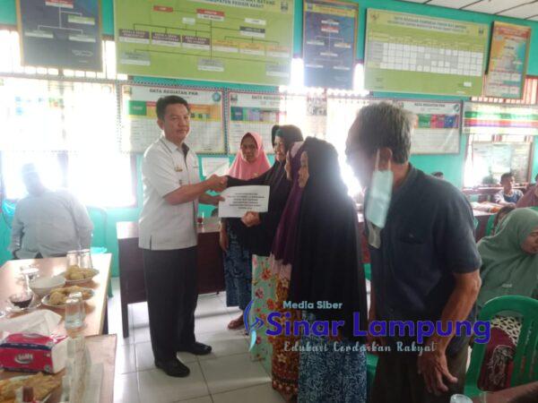 Sebanyak 83 KPM Way Batang Terima BLT-DD Tahap Empat