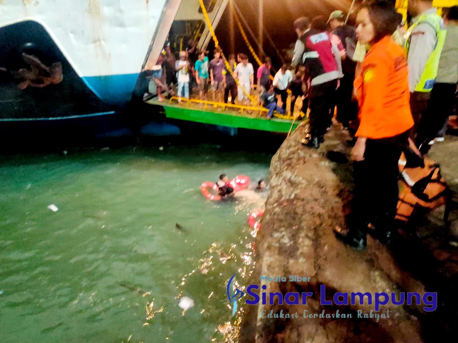 Mobil Pribadi Terjun ke Laut di Dermaga Dua Merak Kapal Safira Dari Bakauheni Terkatung-katung di Tengah Laut