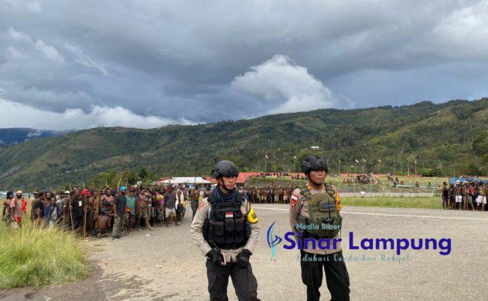 Bentrok Warga di Mapolres Tolikara Satu Tewas Lima Polisi Luka-luka