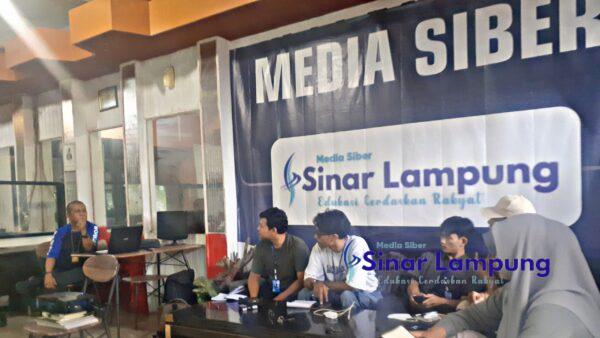 Juniardi Beri Seminar Ringan Soal Berita Kepada Mahasiwa Magang FKPI UIN RIL