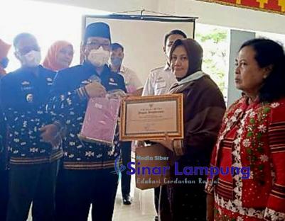 Hari Ibu Penggiat Sosial Siti Rohani Raih Penghargaan Perempuan Pejuang