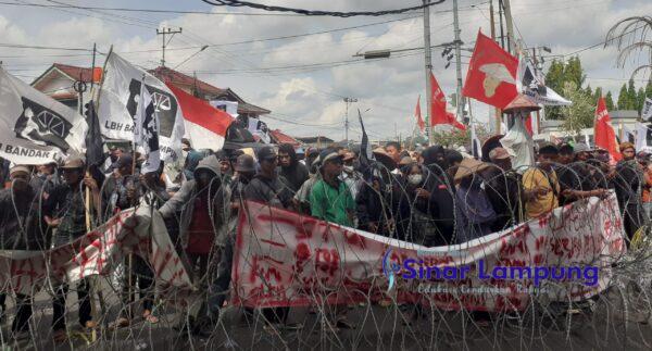 Petani Kota Baru Demo Pemprov Lampung Minta Gubernur Hapus Sewa Lahan dan Bubarkan Satgas Yang Intimidasi Warga