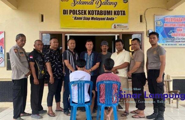 Bapak dan Anak di Tanah Miring Jualan Sabu