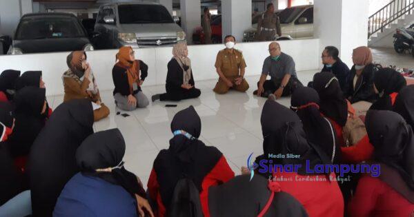 Di PHK PT PSI, Puluhan Karyawan Sanggongi Kantor Disnaker