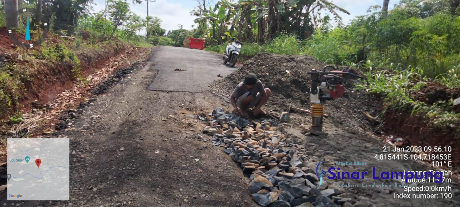 Jalan Lepang Tengah-Sriagung Diperbaiki Kembali Oleh Rekanan