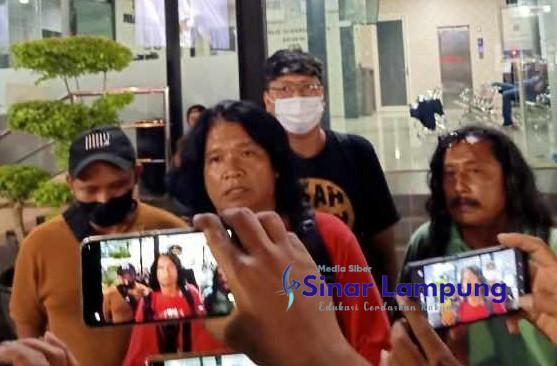Liputan Penyegelan Diskotek Ibiza Surabaya Lima Wartawan Dikeroyok Preman