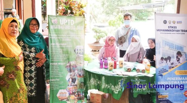 Bupati Apresiasi Produk Minuman Herbal Karya Mahasiswa STIKes Muhammadiyah Tegal
