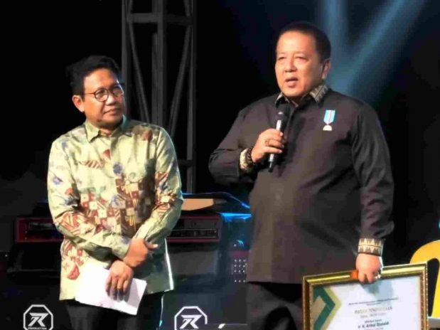 Komitmen Inovasi BUMDesa, Arinal Djunaidi Raih Penghargaan Abdi Ekonomi Desa
