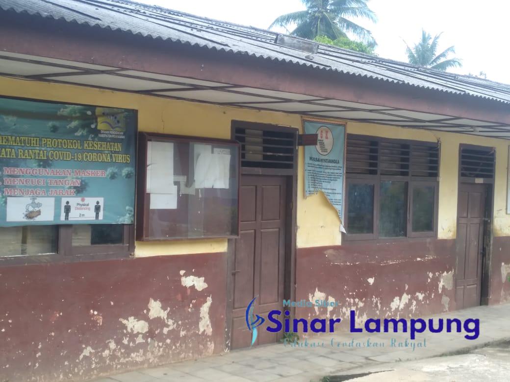 Terima Dana Bos Ratusan Juta Tiap Tahun Kondisi SDN 5 Gedong Tataan Tak Terawat