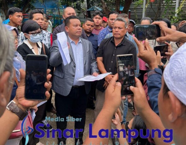Viral Kini Warga Jatiwarna Ramai Ramai Laporkan Bripka Madih ke Polres Metro Bekasi
