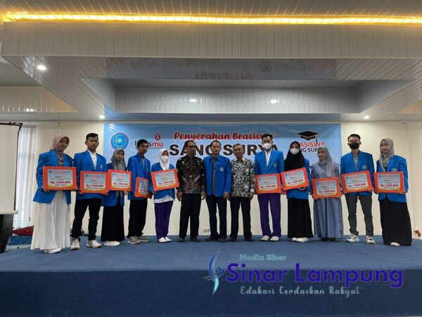 Lazismu UMPRI Serahkan Beasiswa Sang Surya